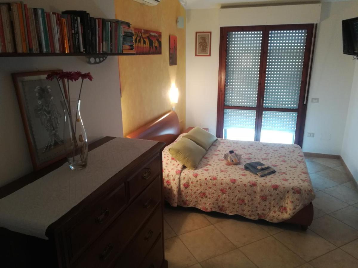 Вилла La Casa Di Eledo La Maddalena  Экстерьер фото